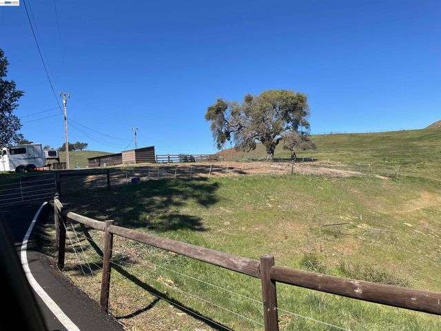 3343 Little Valley Rd, Sunol, CA 94568