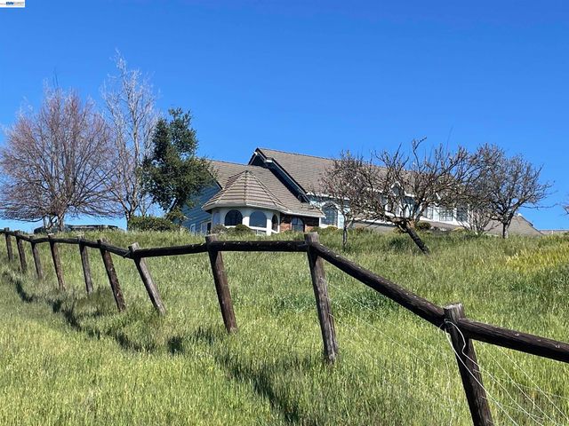 3343 Little Valley Rd, Sunol, CA 94568