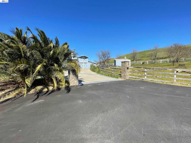 3343 Little Valley Rd, Sunol, CA 94568