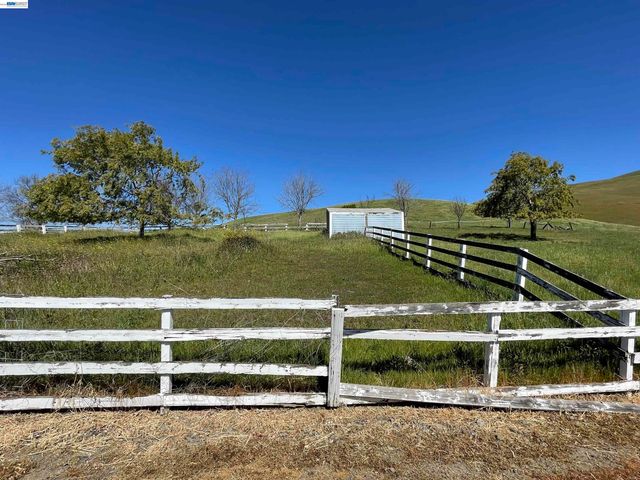 3343 Little Valley Rd, Sunol, CA 94568