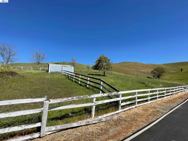 3343 Little Valley Rd, Sunol, CA 94568