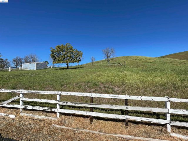 3343 Little Valley Rd, Sunol, CA 94568