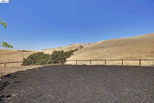 3343 Little Valley Rd, Sunol, CA 94568