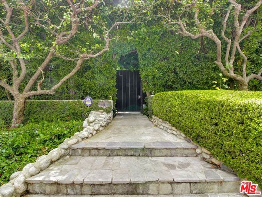 1327 N Hayworth Avenue, West Hollywood, CA 90046