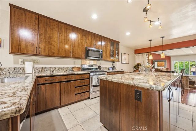 6975 Camino Amero, San Diego, CA 92111