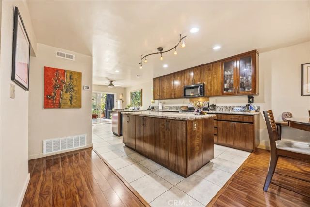 6975 Camino Amero, San Diego, CA 92111