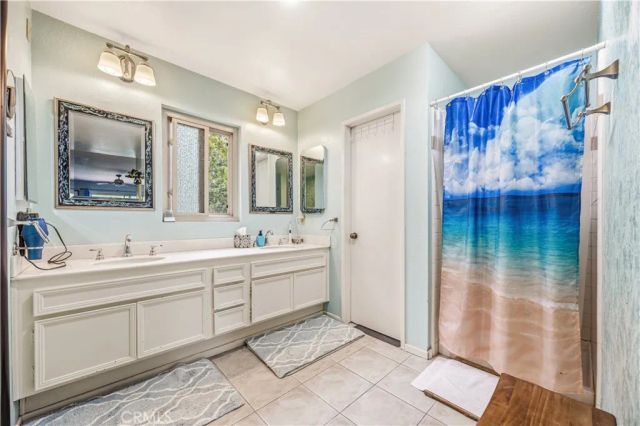 6975 Camino Amero, San Diego, CA 92111