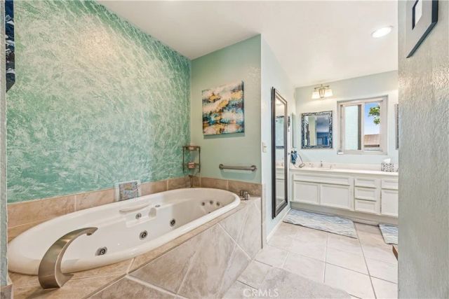 6975 Camino Amero, San Diego, CA 92111