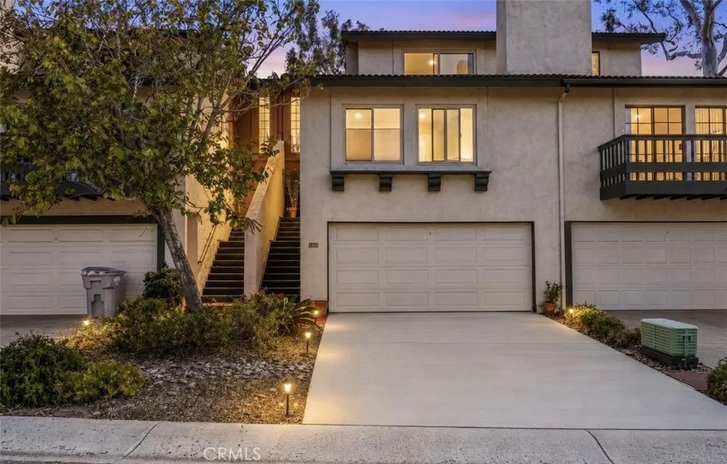 6975 Camino Amero, San Diego, CA 92111