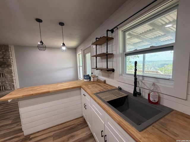 360 WIND CREST DR, Canyon Lake, TX 78133