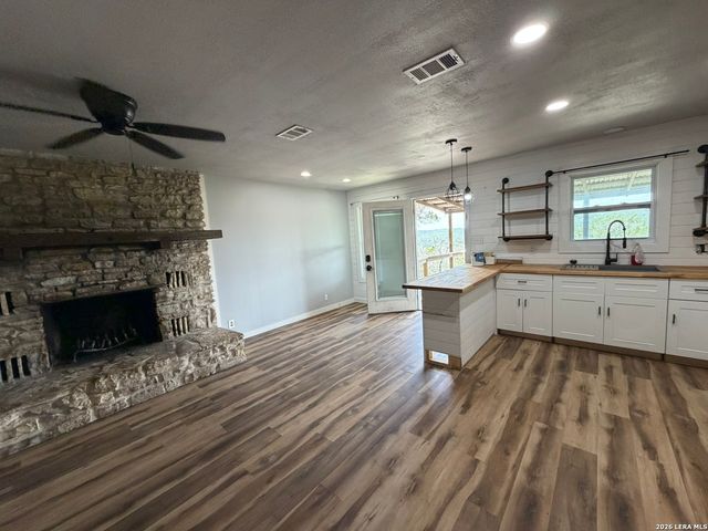 360 WIND CREST DR, Canyon Lake, TX 78133
