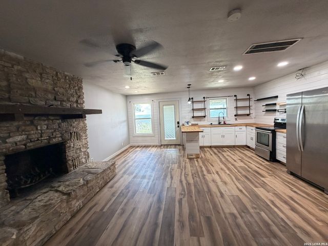 360 WIND CREST DR, Canyon Lake, TX 78133