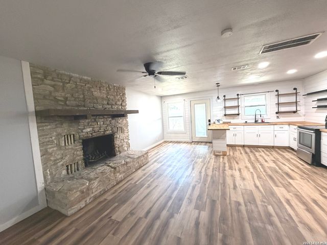 360 WIND CREST DR, Canyon Lake, TX 78133