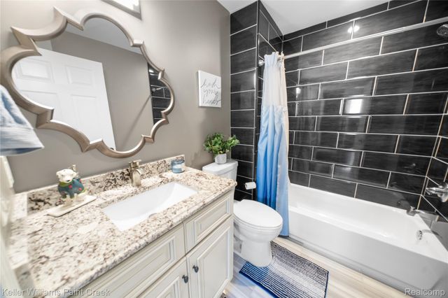 56634 Sunset Drive, Shelby Charter Township, MI 48316