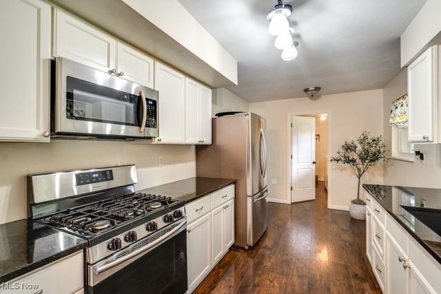 698 Ledge Road, Macedonia, OH 44056