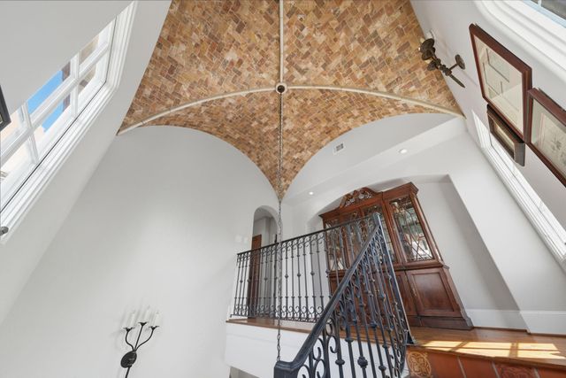 2370 Bolsover Street, Houston, TX 77005