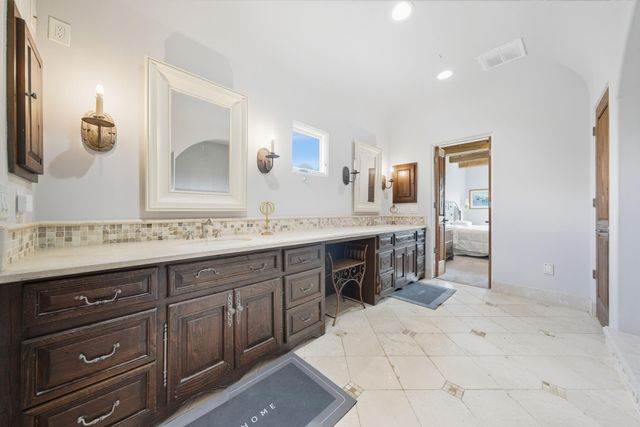 2370 Bolsover Street, Houston, TX 77005