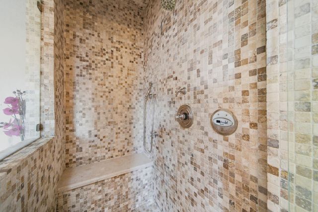 2370 Bolsover Street, Houston, TX 77005