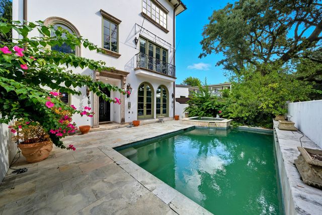 2370 Bolsover Street, Houston, TX 77005