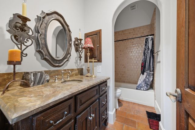 2370 Bolsover Street, Houston, TX 77005