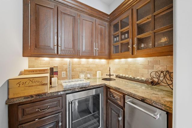 2370 Bolsover Street, Houston, TX 77005