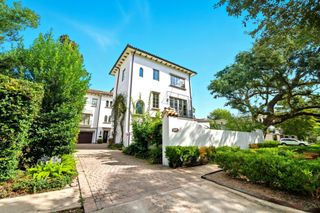 2370 Bolsover Street, Houston, TX 77005