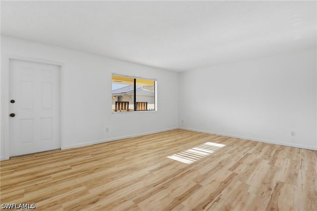 4607 Bayshore DR K5, Naples, FL 34112