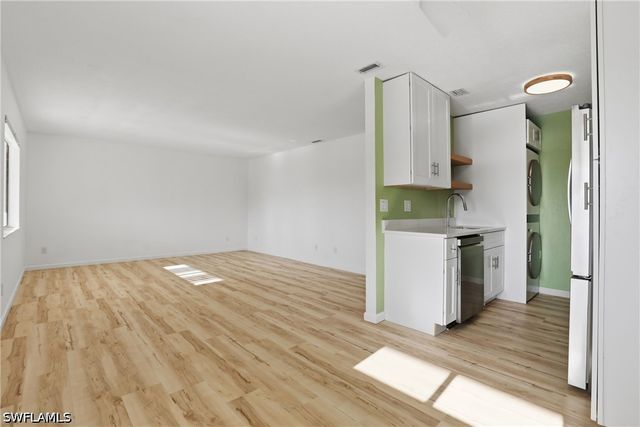 4607 Bayshore DR K5, Naples, FL 34112