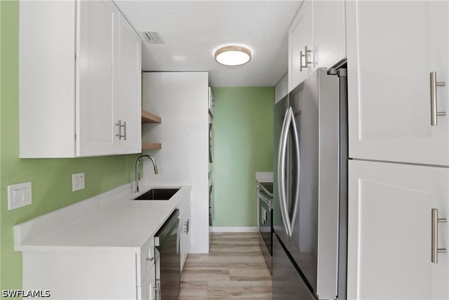 4607 Bayshore DR K5, Naples, FL 34112