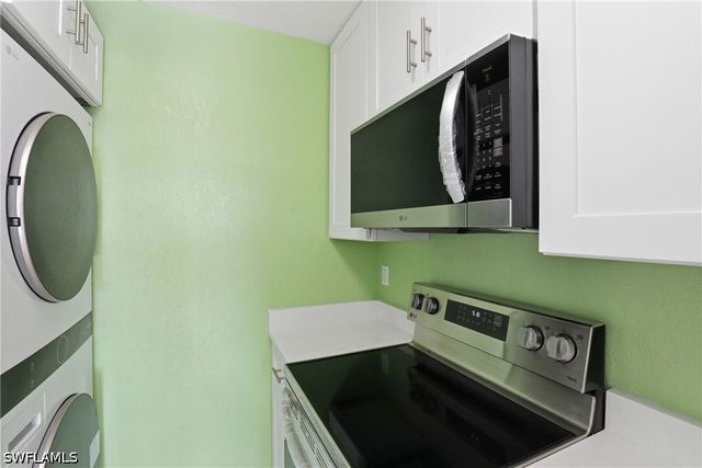 4607 Bayshore DR K5, Naples, FL 34112