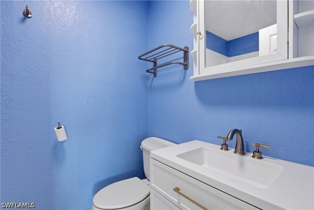 4607 Bayshore DR K5, Naples, FL 34112