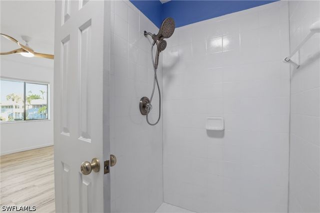 4607 Bayshore DR K5, Naples, FL 34112