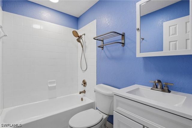 4607 Bayshore DR K5, Naples, FL 34112