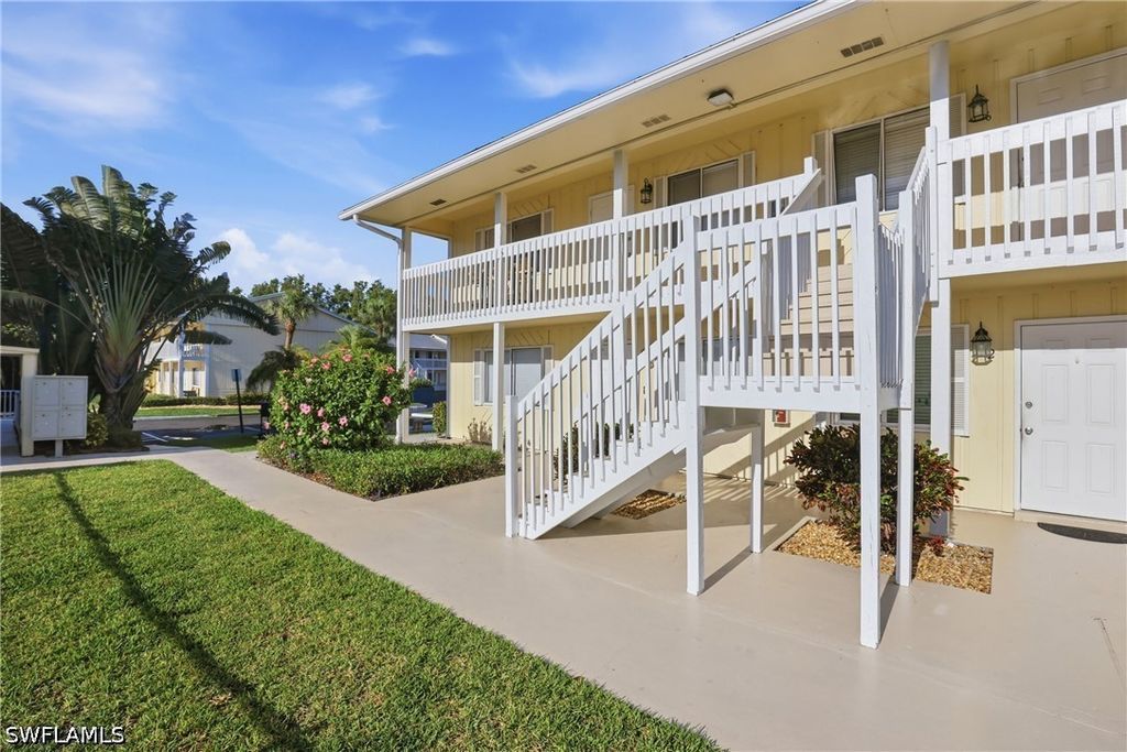 4607 Bayshore DR K5, Naples, FL 34112