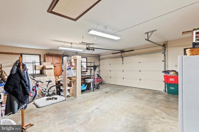 406 WETHERBURN DR, Lancaster, PA 17601