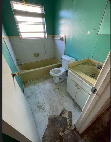 865 6th Street SW, Paris, TX 75460