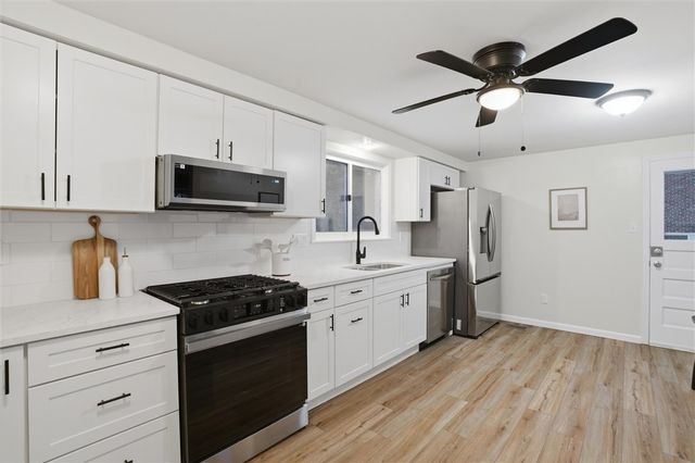 748 Macbeth Dr, Penn Hills, PA 15235