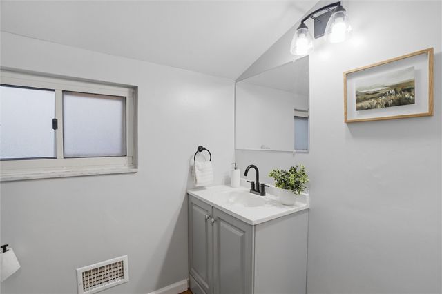 748 Macbeth Dr, Penn Hills, PA 15235