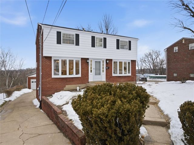 748 Macbeth Dr, Penn Hills, PA 15235