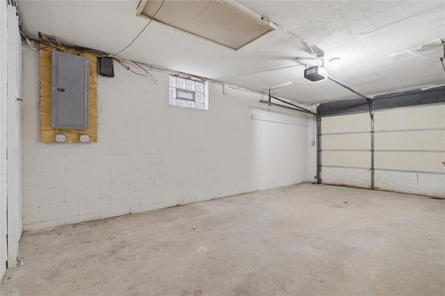 748 Macbeth Dr, Penn Hills, PA 15235