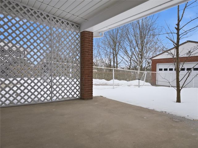 748 Macbeth Dr, Penn Hills, PA 15235