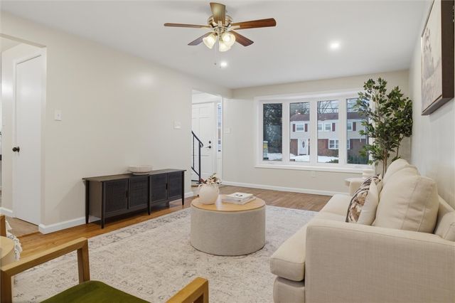 748 Macbeth Dr, Penn Hills, PA 15235