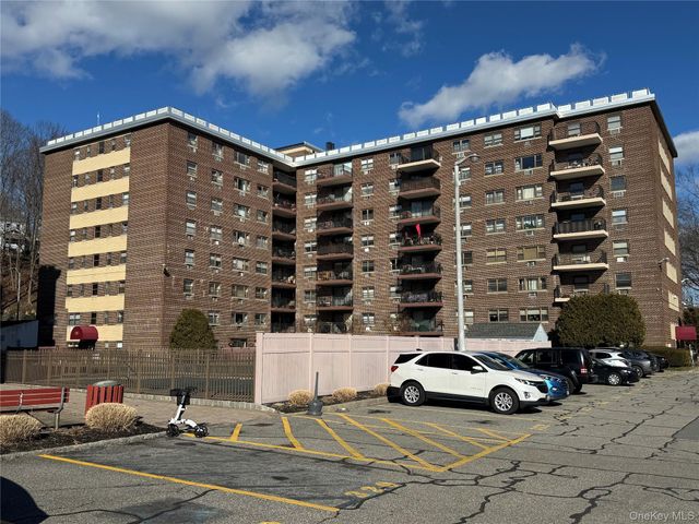 200 Diplomat Drive 6P, Mount Kisco, NY 10549