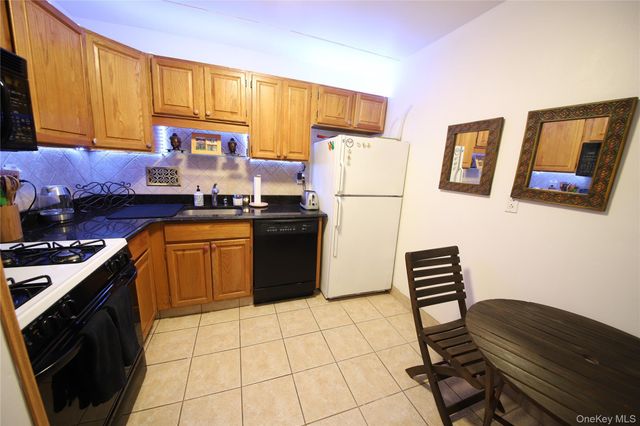 200 Diplomat Drive 6P, Mount Kisco, NY 10549