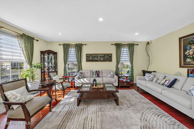 14 Jamesworthy Court, Marlboro, NJ 07746
