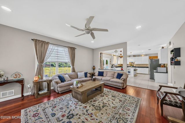 14 Jamesworthy Court, Marlboro, NJ 07746
