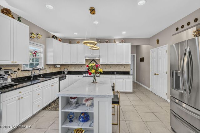 14 Jamesworthy Court, Marlboro, NJ 07746