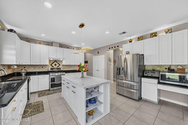 14 Jamesworthy Court, Marlboro, NJ 07746