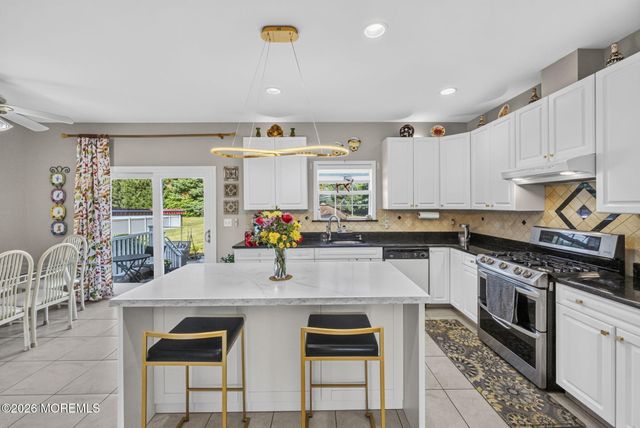 14 Jamesworthy Court, Marlboro, NJ 07746