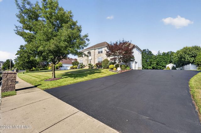 14 Jamesworthy Court, Marlboro, NJ 07746
